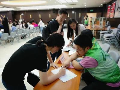上海楊浦延吉新村街道舉辦高考志愿填報(bào)咨詢活動(dòng)